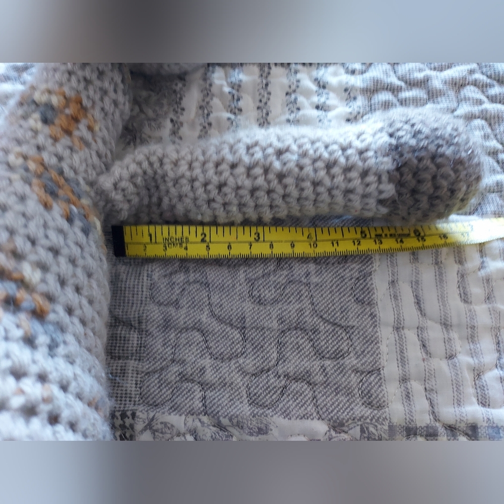 Crocheted giraffe toy - Picture 9 of 9